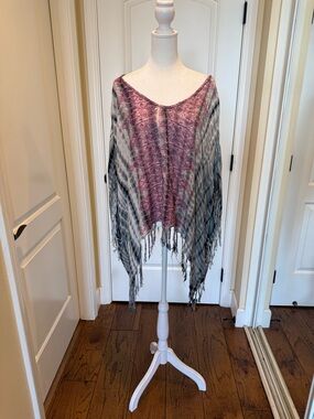 Billabong Lightweight Boho Fringe Poncho in Mauve and Gray